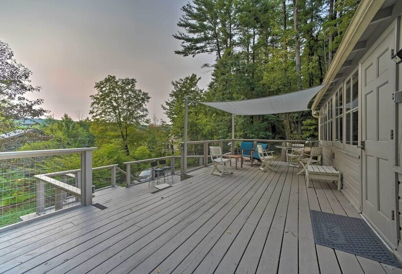 Cozy Stockbridge Cabin   Walk To Beach & Lake!