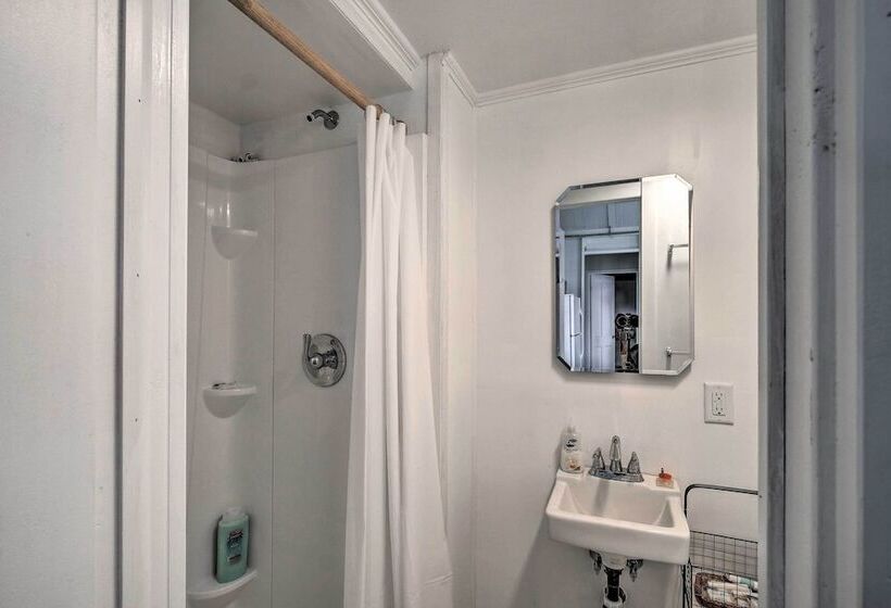 Cozy Stockbridge Cabin   Walk To Beach & Lake!