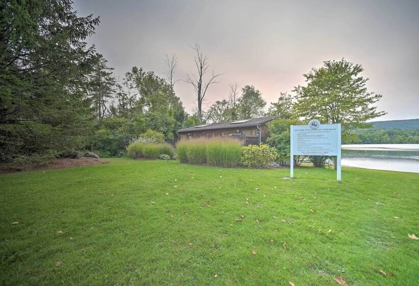 Cozy Stockbridge Cabin   Walk To Beach & Lake!