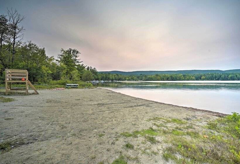 Cozy Stockbridge Cabin   Walk To Beach & Lake!