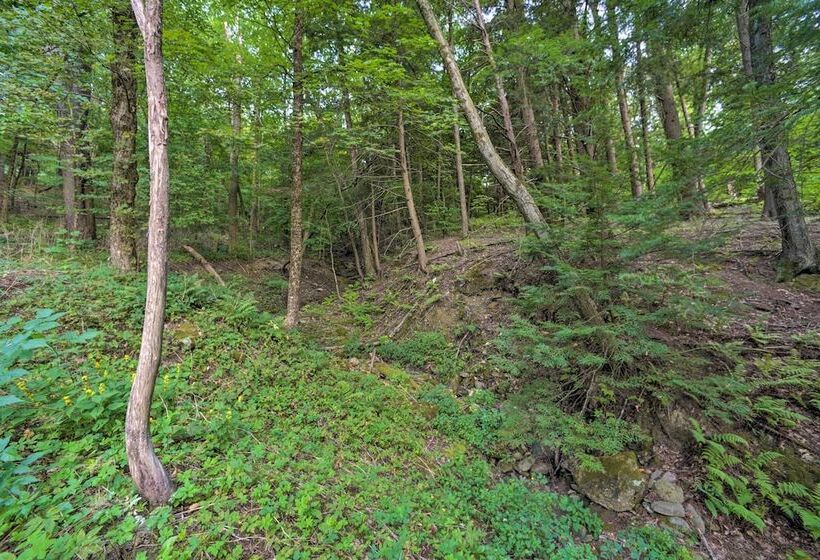 Cozy Stockbridge Cabin   Walk To Beach & Lake!