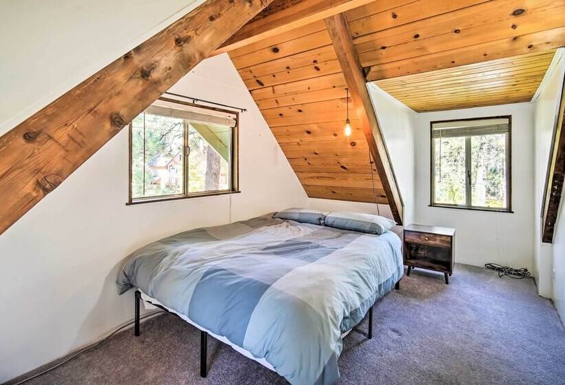 3 Mi To Lake: Sugarloaf Cabin W/ Deck & Yard