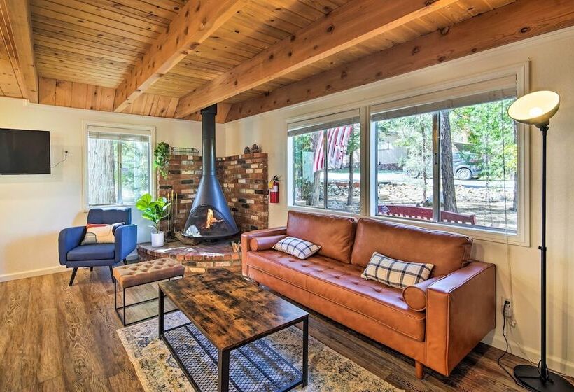 3 Mi To Lake: Sugarloaf Cabin W/ Deck & Yard