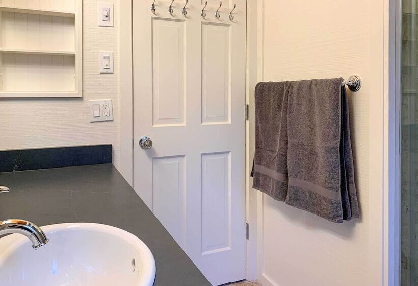 Cozy Tahoe City Home Near Famous Ski Resorts!