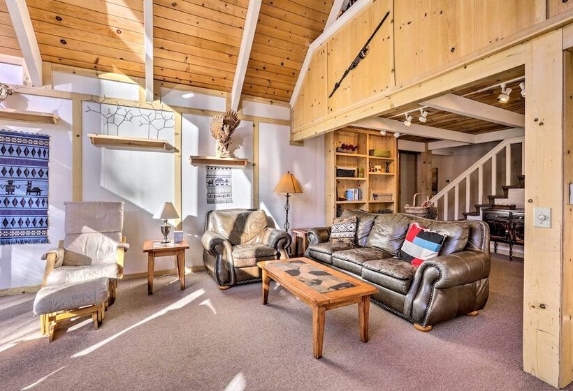Cozy Tahoe City Home Near Famous Ski Resorts!