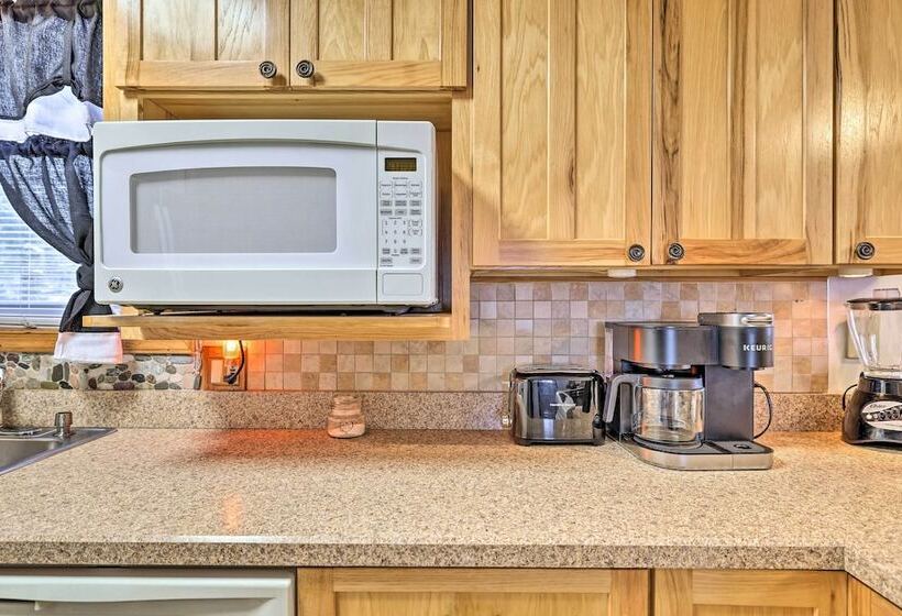 Cozy Tobyhanna Home W/ Community Amenities!