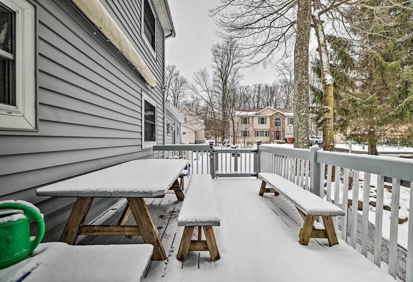 Cozy Tobyhanna Home W/ Community Amenities!