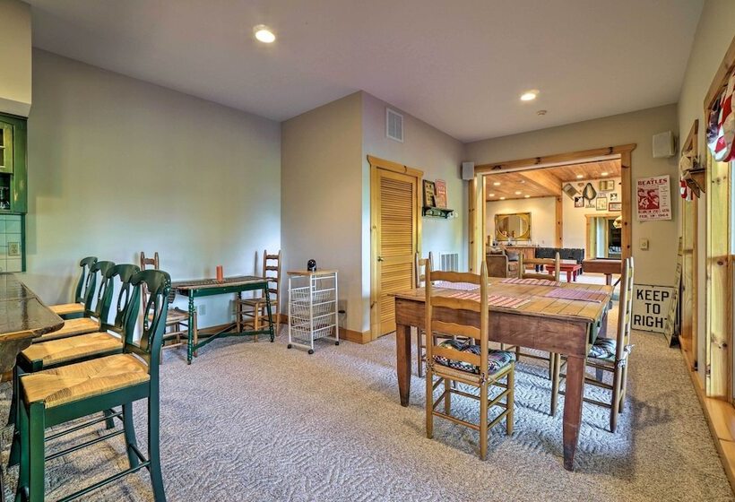 Custom Cabin W/ 12 Acres On Dale Hollow Lake!