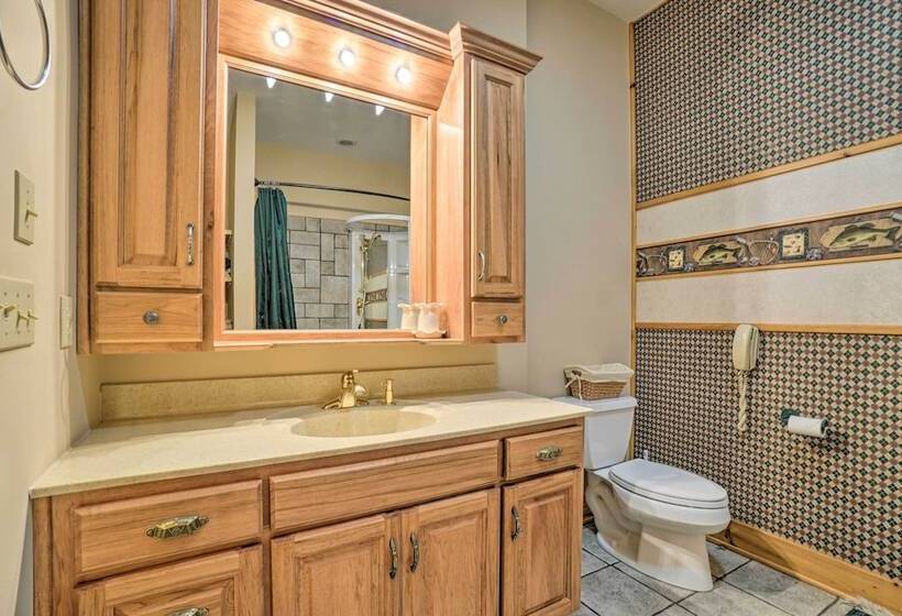 Custom Cabin W/ 12 Acres On Dale Hollow Lake!