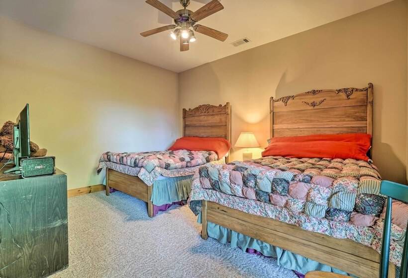 Custom Cabin W/ 12 Acres On Dale Hollow Lake!