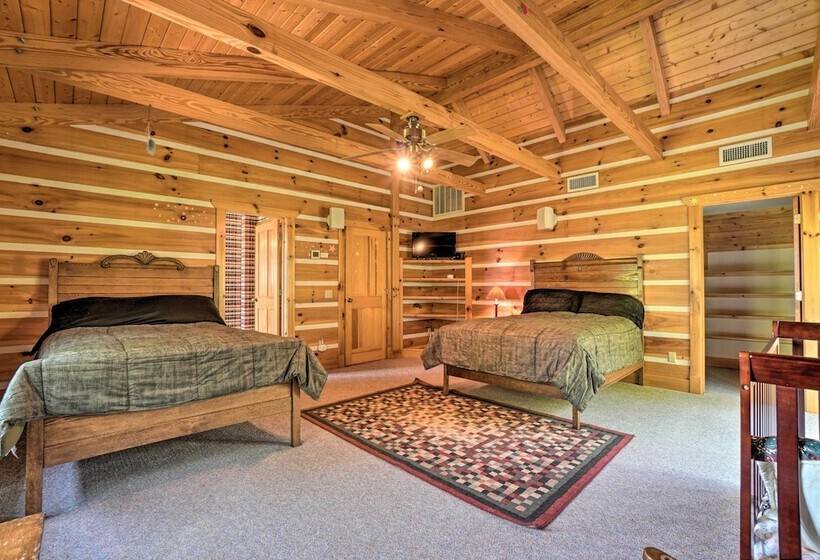 Custom Cabin W/ 12 Acres On Dale Hollow Lake!
