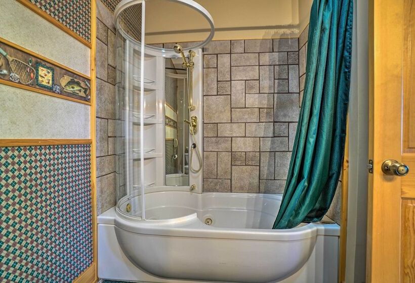 Custom Cabin W/ 12 Acres On Dale Hollow Lake!