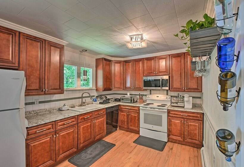 Cute Ellsworth Home W/ Deck, 16 Mi To Acadia!