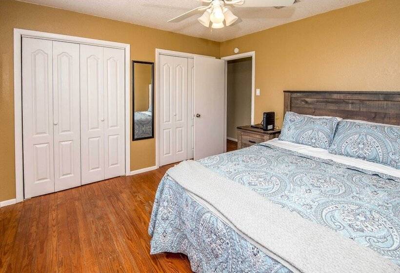 Del Rio Home W/ Lake Access & Boat Storage!