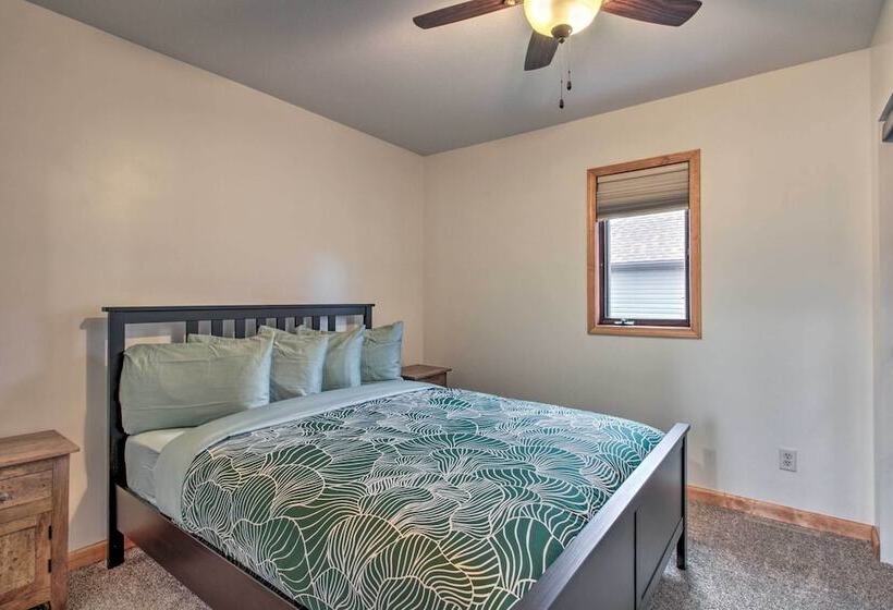 Dog Friendly Crosby Home W/ Bike Storage!