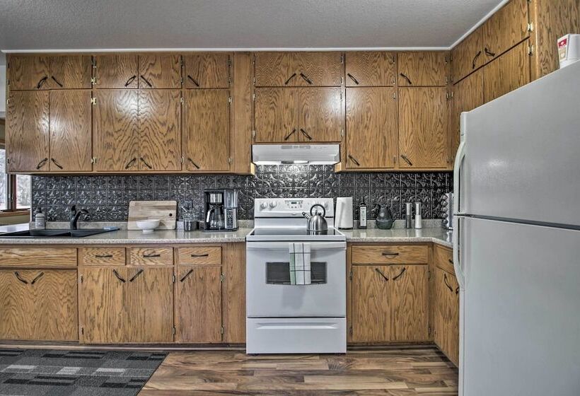 Dog Friendly Crosby Home W/ Bike Storage!