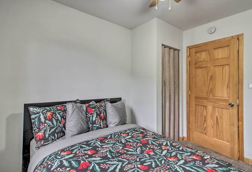 Dog Friendly Crosby Home W/ Bike Storage!