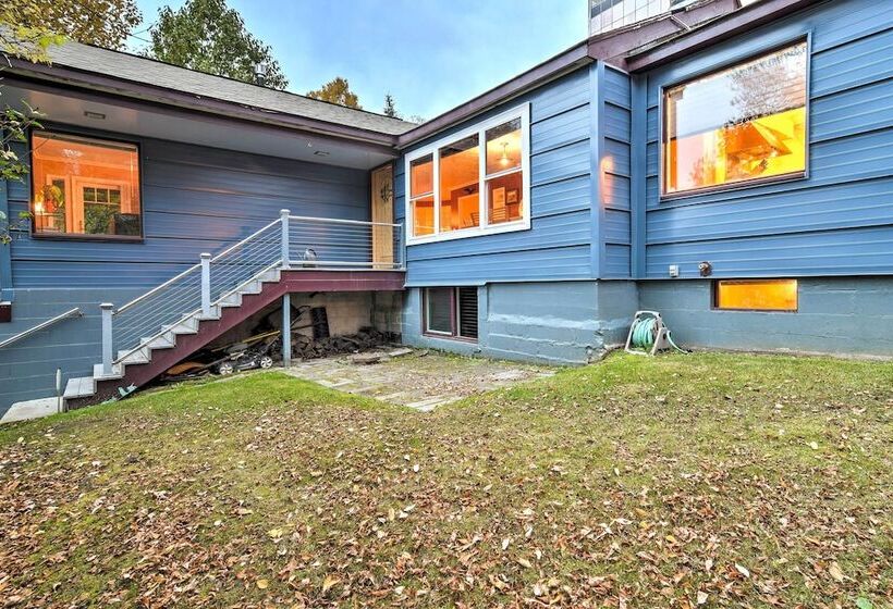 Downtown Anchorage Home, 1 Block To Coastal Trail!