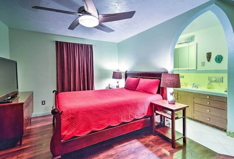 Downtown Anchorage Home, 1 Block To Coastal Trail!