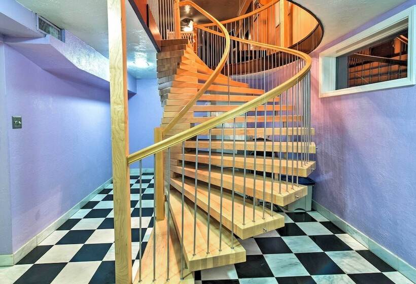 Downtown Anchorage Home, 1 Block To Coastal Trail!