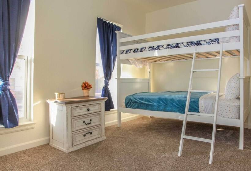 Downtown Home W/ Grill: 5 Mi To Garden Of The Gods