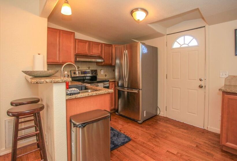 Downtown Home W/ Grill: 5 Mi To Garden Of The Gods