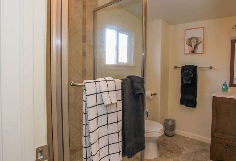 Downtown Home W/ Grill: 5 Mi To Garden Of The Gods