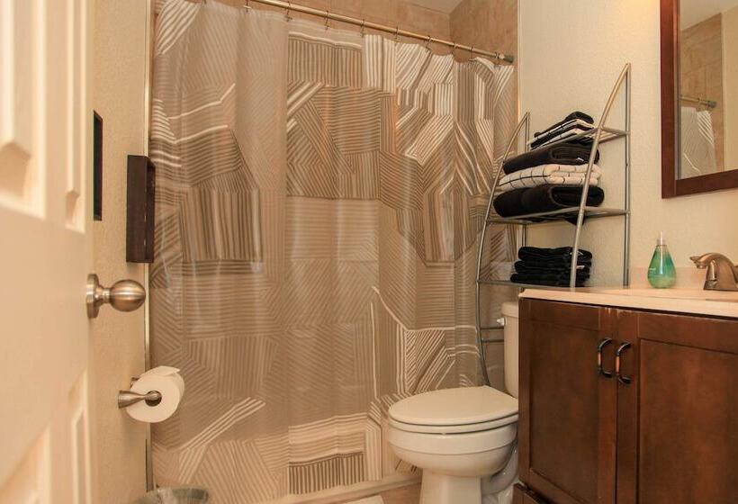 Downtown Home W/ Grill: 5 Mi To Garden Of The Gods