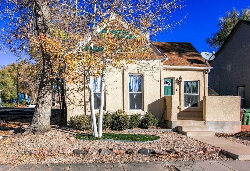 Downtown Home W/ Grill: 5 Mi To Garden Of The Gods