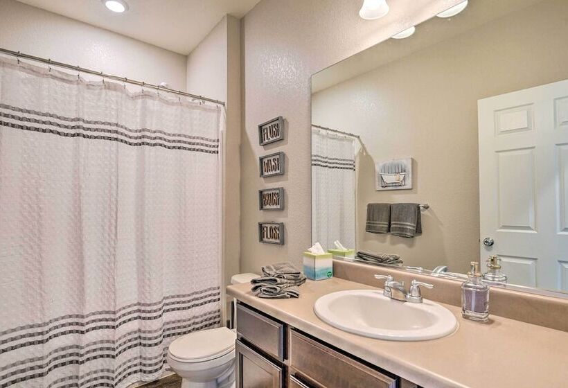 Dreamy Windsor Home With Grill ~ 3 Miles To Lake!