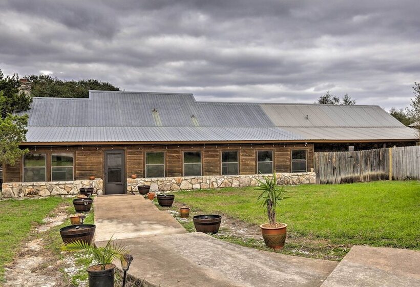 Dripping Springs Home W/ Deck, Near Wedding Venue