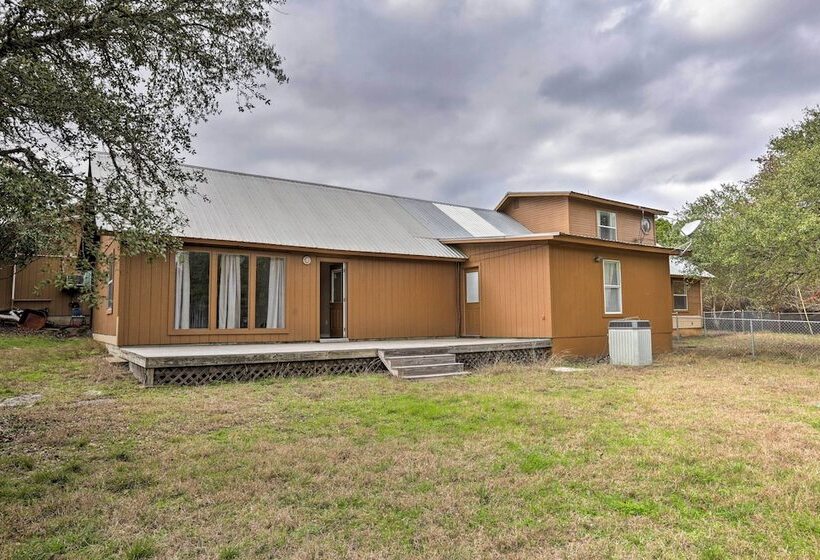 Dripping Springs Home W/ Deck, Near Wedding Venue