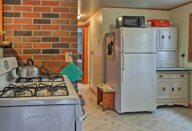 East Otis Reservoir Cabin W/ Porch   Walk To Lake!