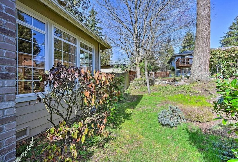 Welcoming Edmonds Vacation Rental W/ Fireplace!
