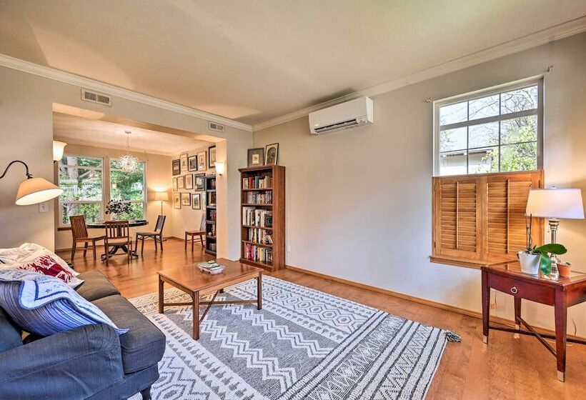 Welcoming Edmonds Vacation Rental W/ Fireplace!