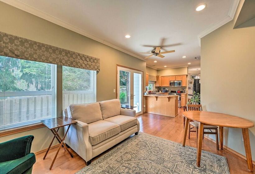 Welcoming Edmonds Vacation Rental W/ Fireplace!