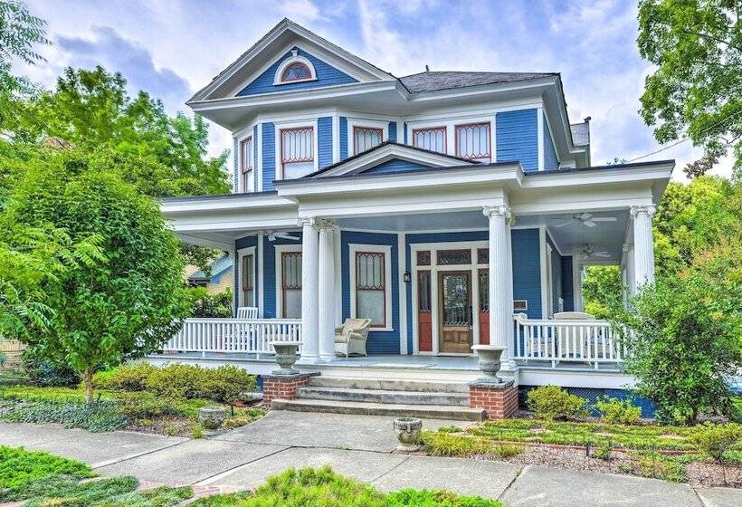 Elegant Raleigh Home W/ Porch, Walk Downtown!