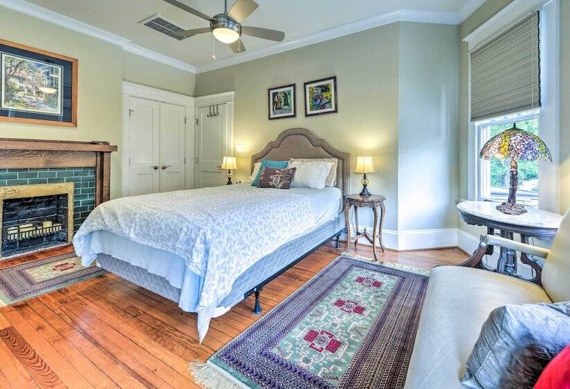 Elegant Raleigh Home W/ Porch, Walk Downtown!