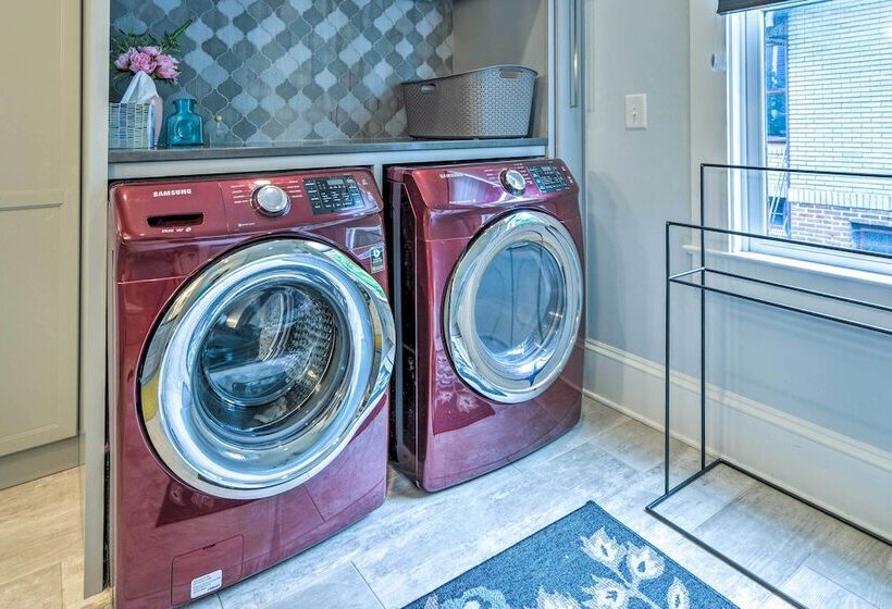 Elegant Raleigh Home W/ Porch, Walk Downtown!