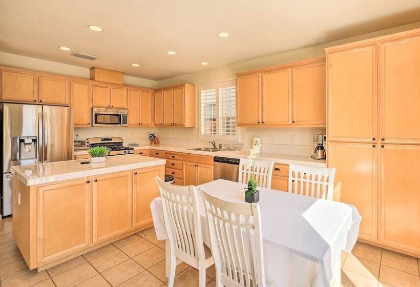 Elk Grove House W/ Grill ~ 3 Mi To Old Town!