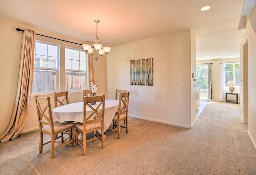 Elk Grove House W/ Grill ~ 3 Mi To Old Town!