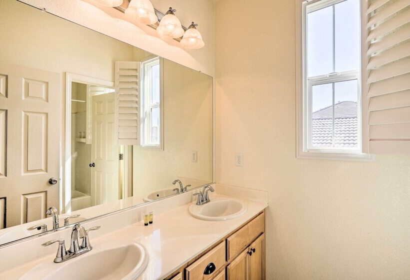 Elk Grove House W/ Grill ~ 3 Mi To Old Town!