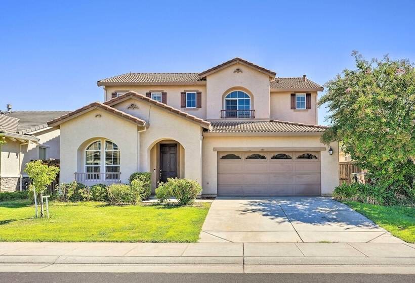 Elk Grove House W/ Grill ~ 3 Mi To Old Town!