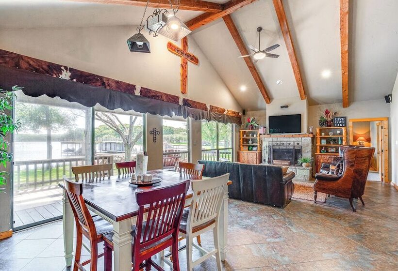 Views & Private Dock: Lakefront Eustace House!