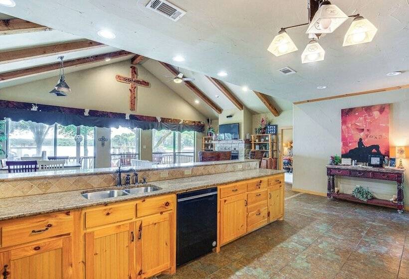 Views & Private Dock: Lakefront Eustace House!