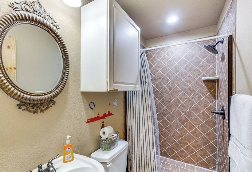 Views & Private Dock: Lakefront Eustace House!