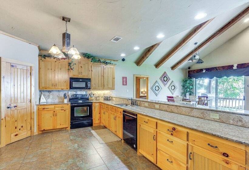 Views & Private Dock: Lakefront Eustace House!