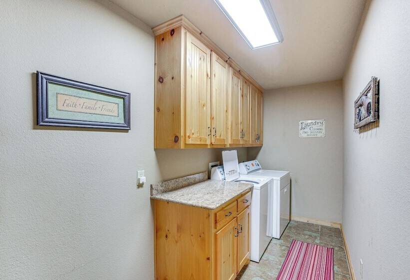 Views & Private Dock: Lakefront Eustace House!