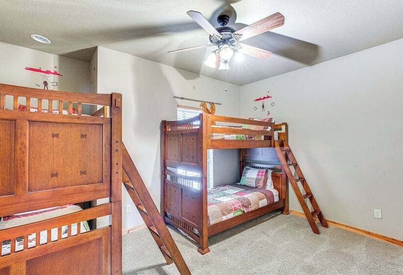 Views & Private Dock: Lakefront Eustace House!