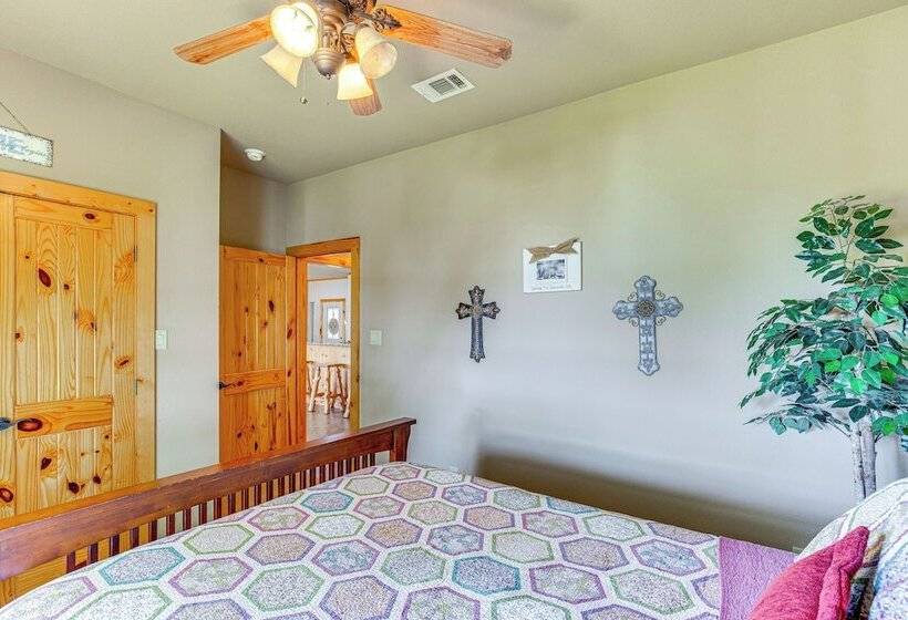 Views & Private Dock: Lakefront Eustace House!